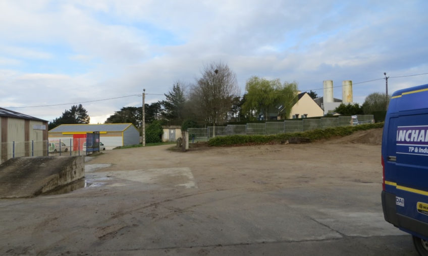LOCAL D’ACTIVITE  PLOURIN LES MORLAIX A VENDRE - 804