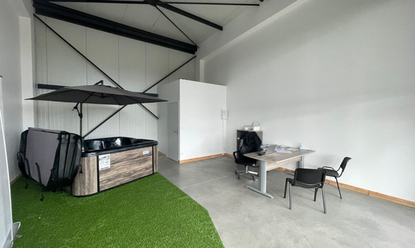 LOCAL COMMERCIAL ZA PEN PRAT SAINTE SEVE A LOUER - 864