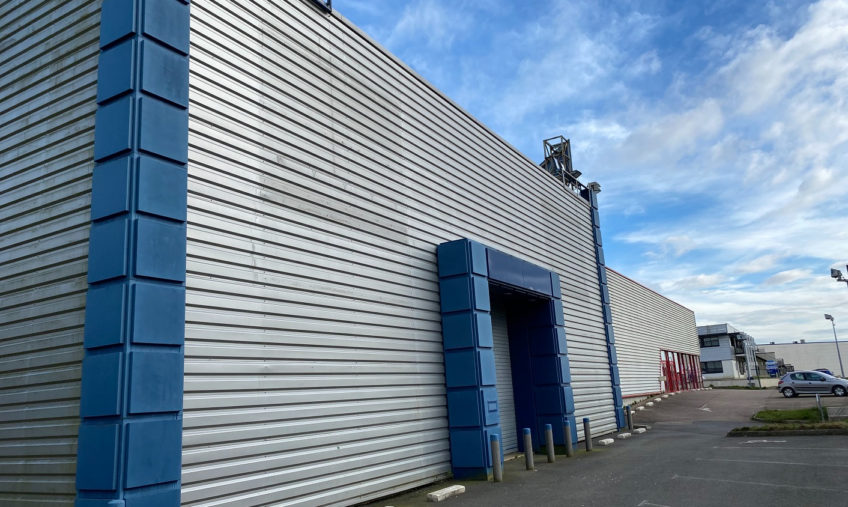 LOCAL COMMERCIAL SAINT MARTIN DES CHAMPS ZONE DU LAUNAY A LOUER - 671