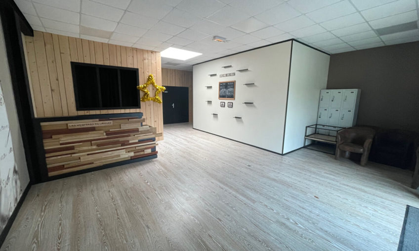LOCAL ACTIVITE SAINT MARTIN DES CHAMPS A LOUER - 1001