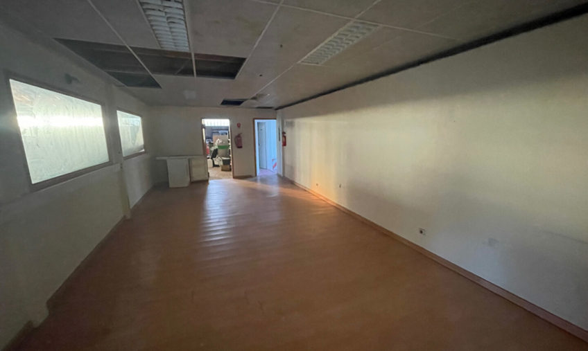 LOCAL ACTIVITE SAINT MARTIN DES CHAMPS A VENDRE - 968