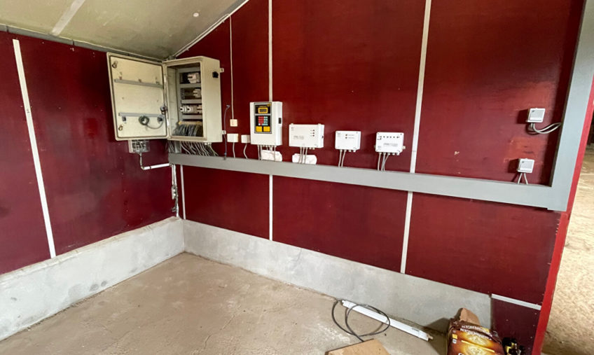 ENTREPOT – LOCAL INDUSTRIEL  MILIZAC GUIPRONVEL A VENDRE - 1100