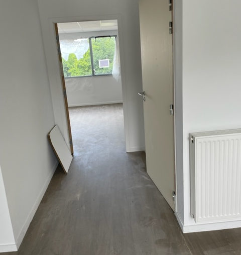 BUREAU LE RELECQ KERHUON A VENDRE - 795
