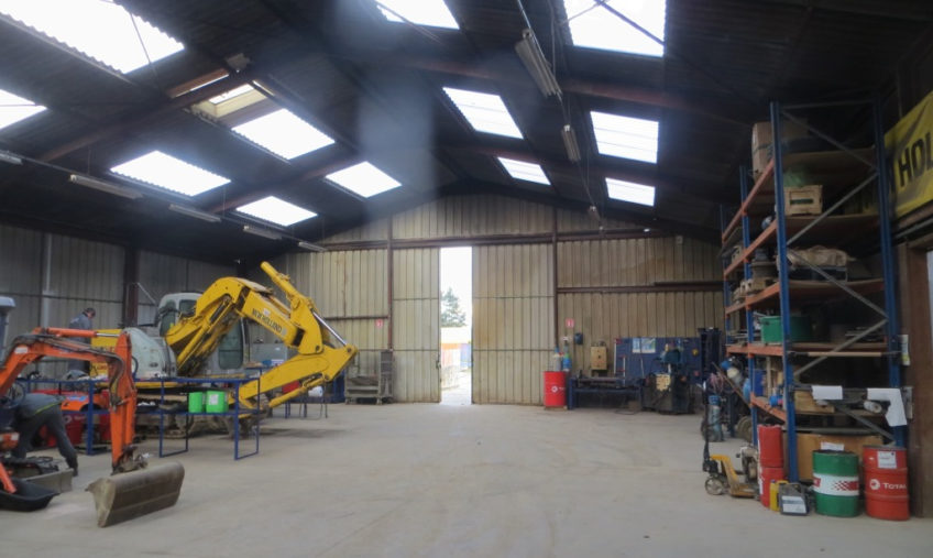 LOCAL D’ACTIVITE  PLOURIN LES MORLAIX A VENDRE - 804
