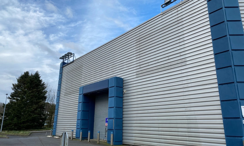 LOCAL COMMERCIAL SAINT MARTIN DES CHAMPS ZONE DU LAUNAY A LOUER - 671