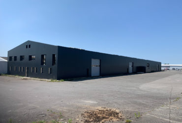LOCAL ACTIVITE NEUF PLOUEDERN SAINT ELOI  A LOUER