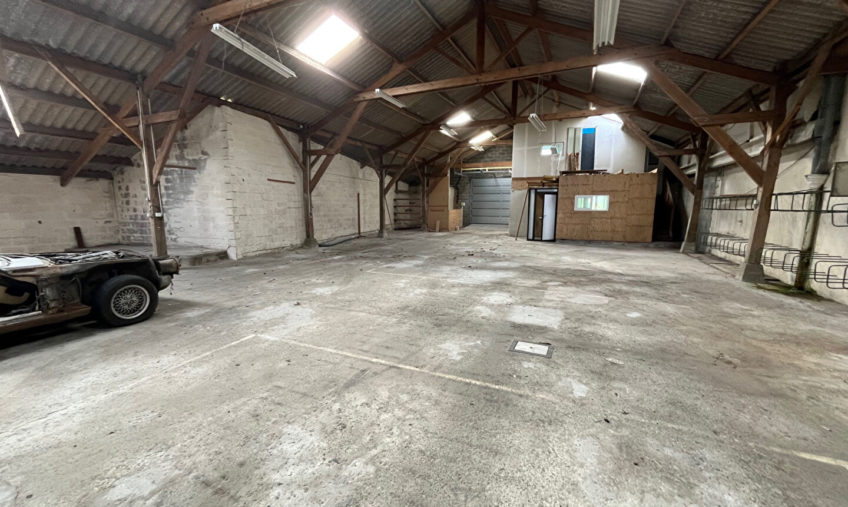 LOCAL ACTIVITE SAINT MARTIN DES CHAMPS A LOUER - 1488