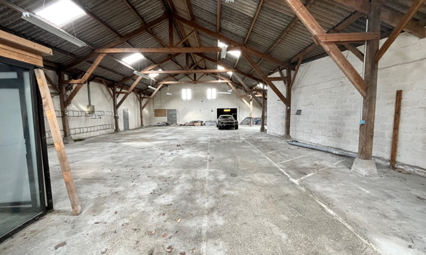 LOCAL ACTIVITE SAINT MARTIN DES CHAMPS A LOUER - 1488