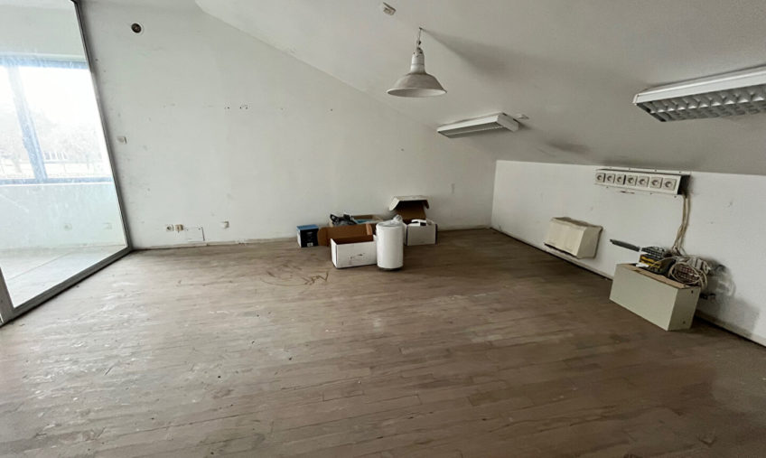 LOCAL ACTIVITE SAINT MARTIN DES CHAMPS A LOUER - 1488