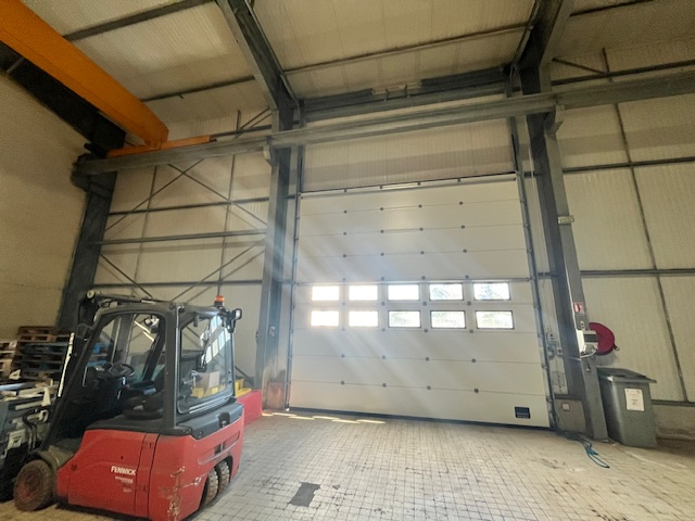 ENTREPOT LANDIVISIAU A LOUER - 1223