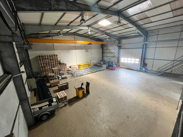 ENTREPOT LANDIVISIAU A LOUER - 1223