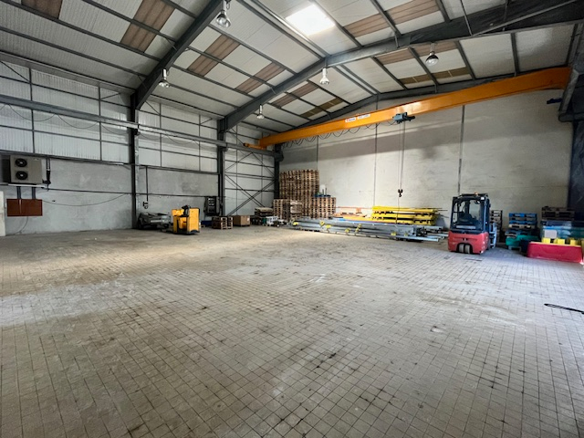 ENTREPOT LANDIVISIAU A LOUER - 1223