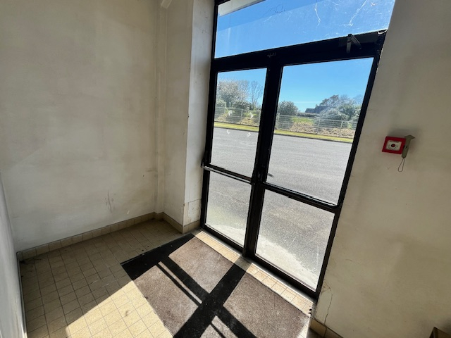 ENTREPOT LANDIVISIAU A LOUER - 1223