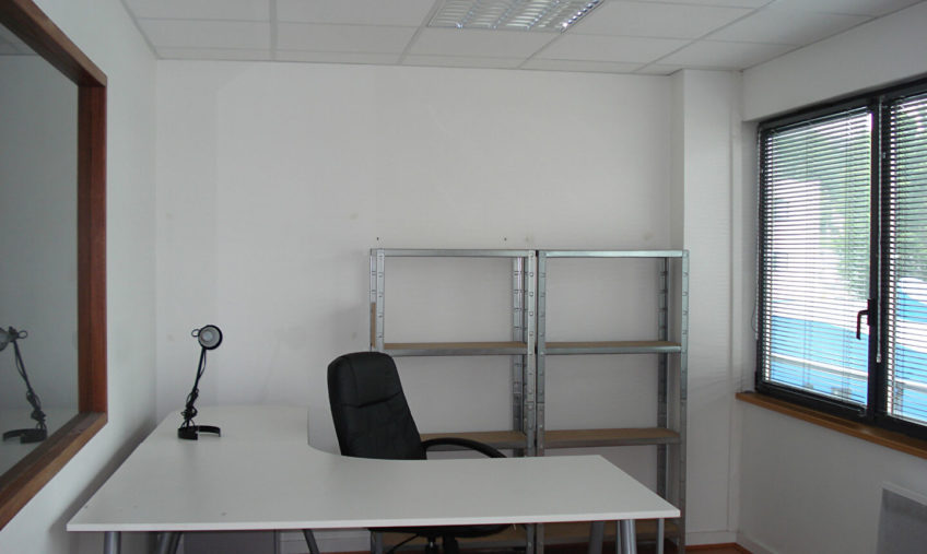 A LOUER PLATEAU DE BUREAUX PORT DE COMMERCE - 1590