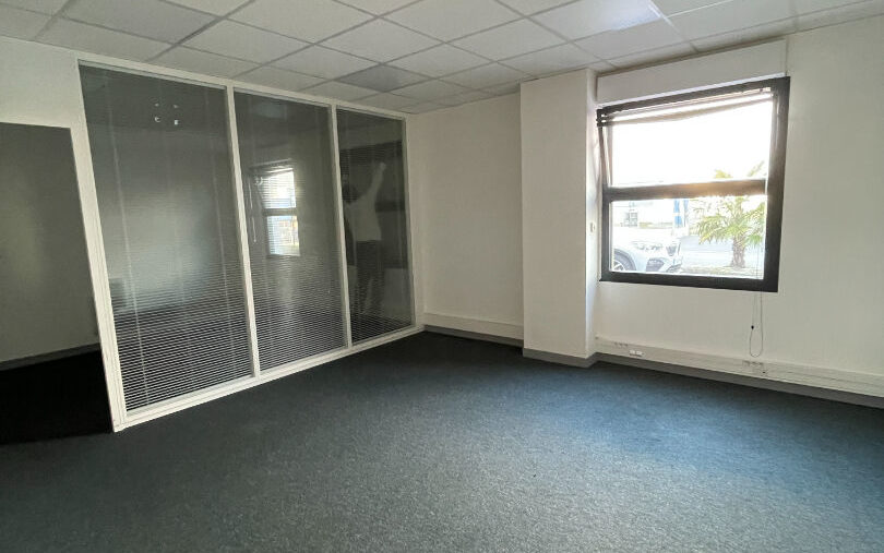 A LOUER PLATEAU DE BUREAUX - 1611