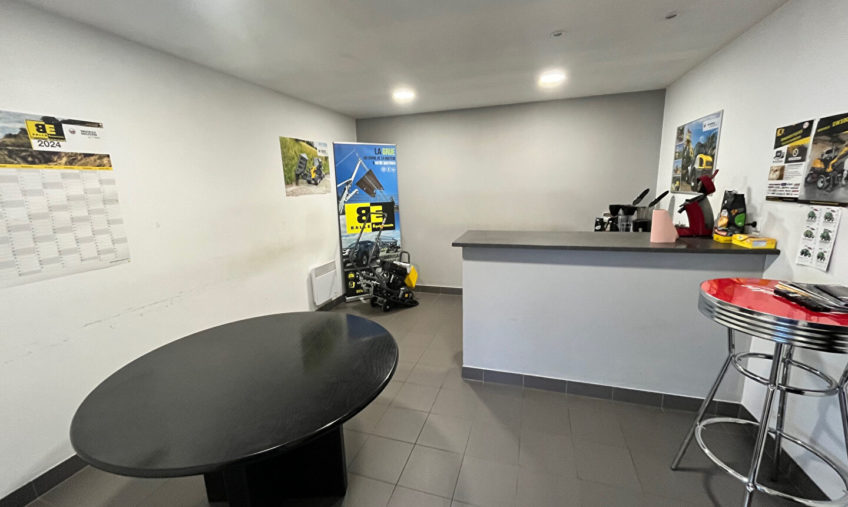 Local d&rsquo;activité Landivisiau 650 m2 - 1320