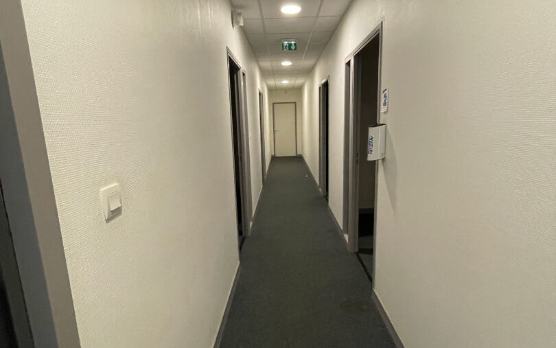 A LOUER PLATEAU DE BUREAUX - 1611