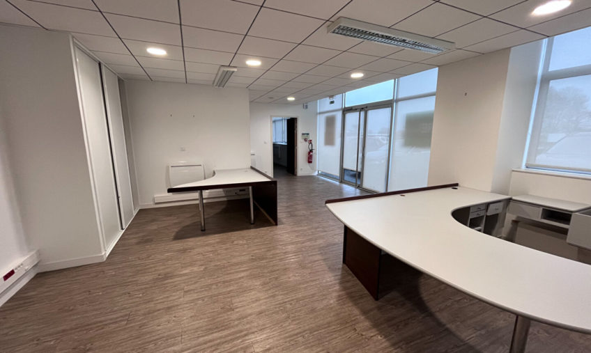 A LOUER – ST THONAN – BUREAUX 175 M² - 830