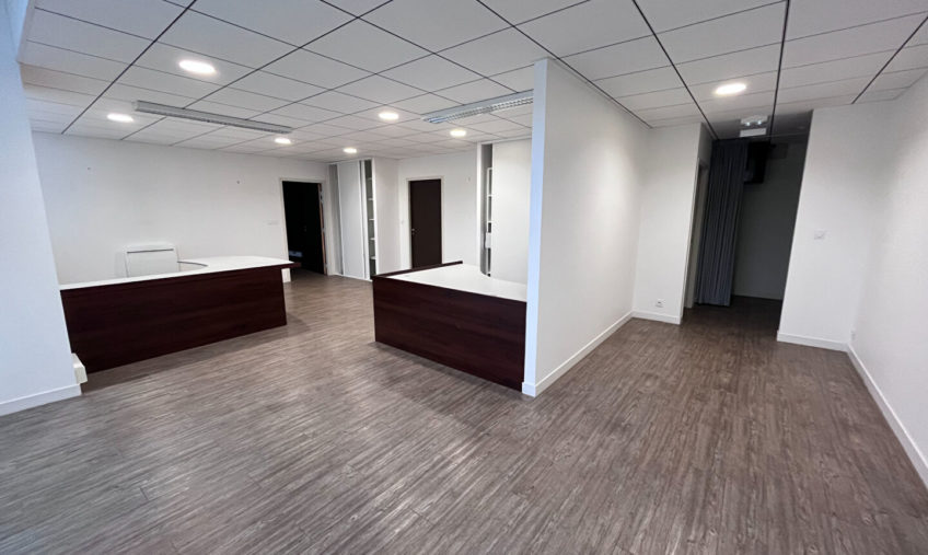 A LOUER – ST THONAN – BUREAUX 175 M² - 830