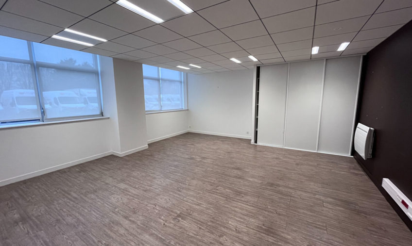 A LOUER – ST THONAN – BUREAUX 175 M² - 830