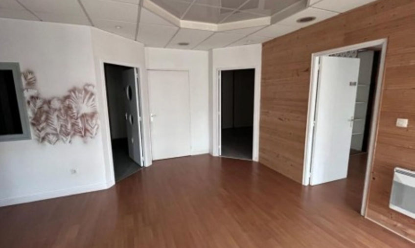 A VENDRE LOCAL COMMERCIAL - 927