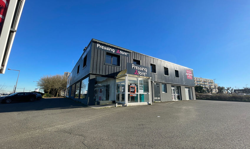 A LOUER LOCAL COMMERCIAL - 1447