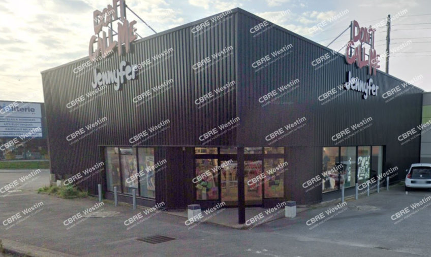 A LOUER LOCAL COMMERCIAL - 874