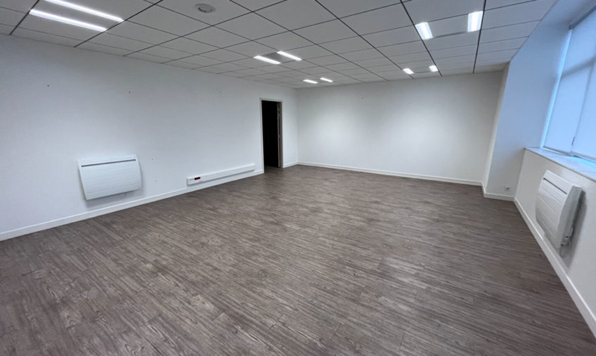 A LOUER – ST THONAN – BUREAUX 175 M² - 830