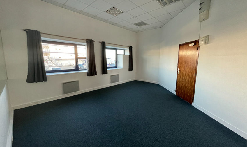 A LOUER BUREAU – Port de commerce VUE MER - 1244