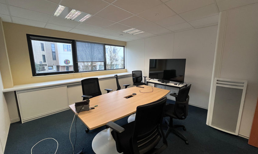 A VENDRE / A LOUER – GUIPAVAS AEROPORT – BUREAUX DE 178 M² - 1686