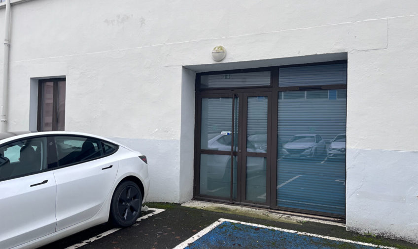 A LOUER – LANDERNEAU – LOCAL PROFESSIONNEL DE  70 M² - 1699