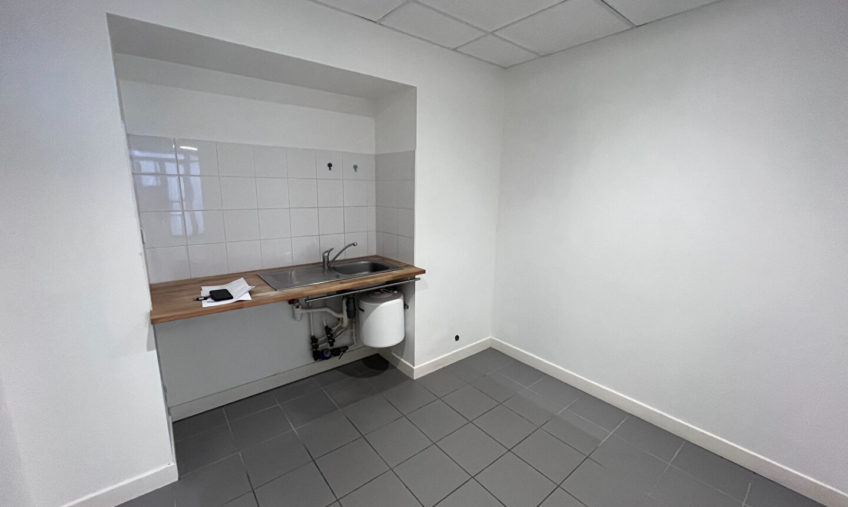 A LOUER – LANDERNEAU – LOCAL PROFESSIONNEL DE  70 M² - 1699