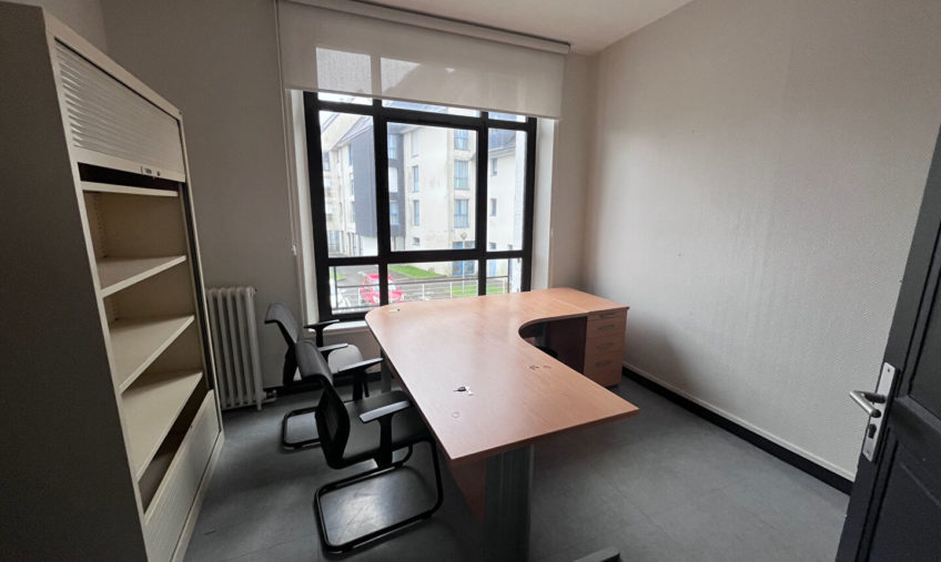 A LOUER – LANDERNEAU – PLATEAU DE BUREAUX DE 100 M² - 1702