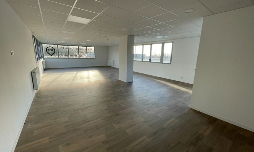 A VENDRE / A LOUER – LE RELECQ KERHUON – BUREAUX DE 157 M² - 1715