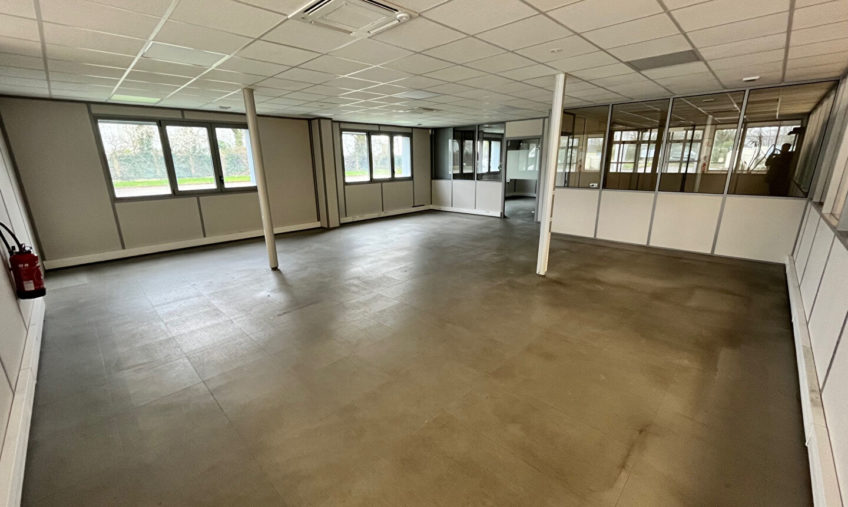 ENTREPOT GOUESNOU KERGARADEC A LOUER - 579