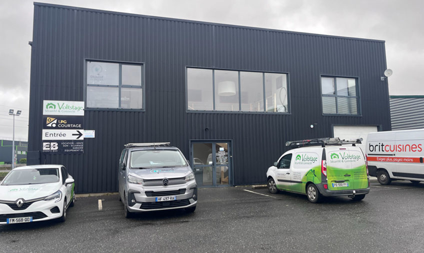 A LOUER – BUREAU DE 52 M² – PLOUDANIEL MESCODEN - 1010