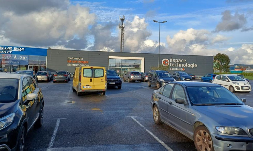 LOCAL COMMERCIAL GUILERS A LOUER - 1269