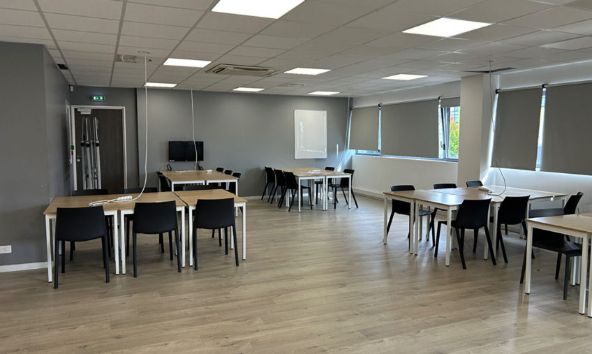 GUIPAVAS – AEROPORT – A LOUER PLATEAU DE BUREAUX DE 1350 M2 - 1571