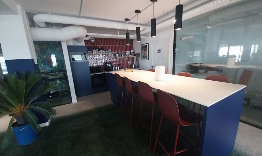 A LOUER – BUREAUX  AVEC VUE MER – PORT DE COMMERCE - 1599