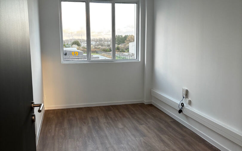 PORTE DE PLOUZANE – Bureaux à louer de 126 m2 divisibles à partir de 14 m² - 1618