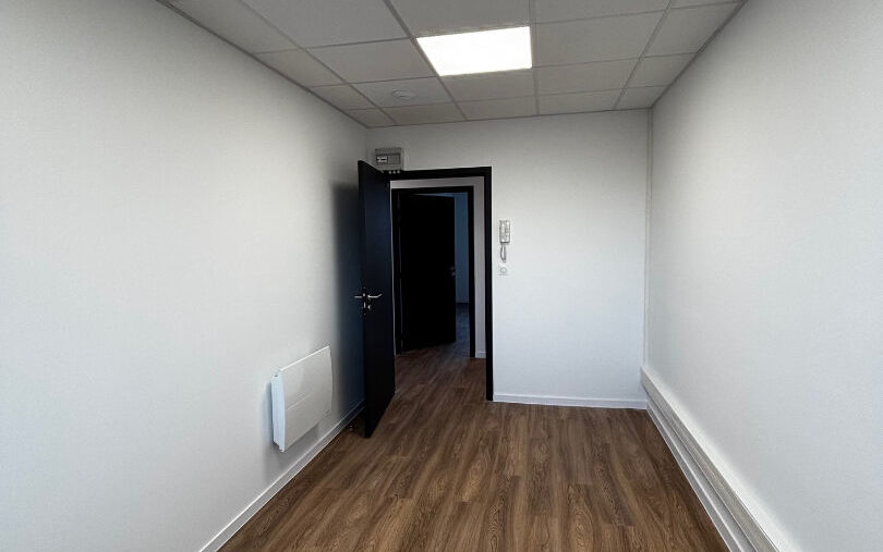 PORTE DE PLOUZANE – Bureaux à louer de 126 m2 divisibles à partir de 14 m² - 1618