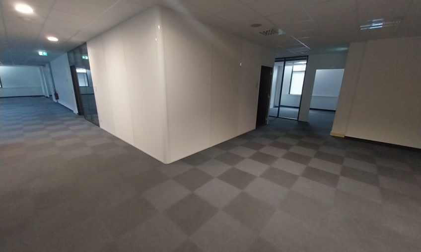 A LOUER, GUIPAVAS AEROPORT, BUREAUX DE 397 M² - 1661