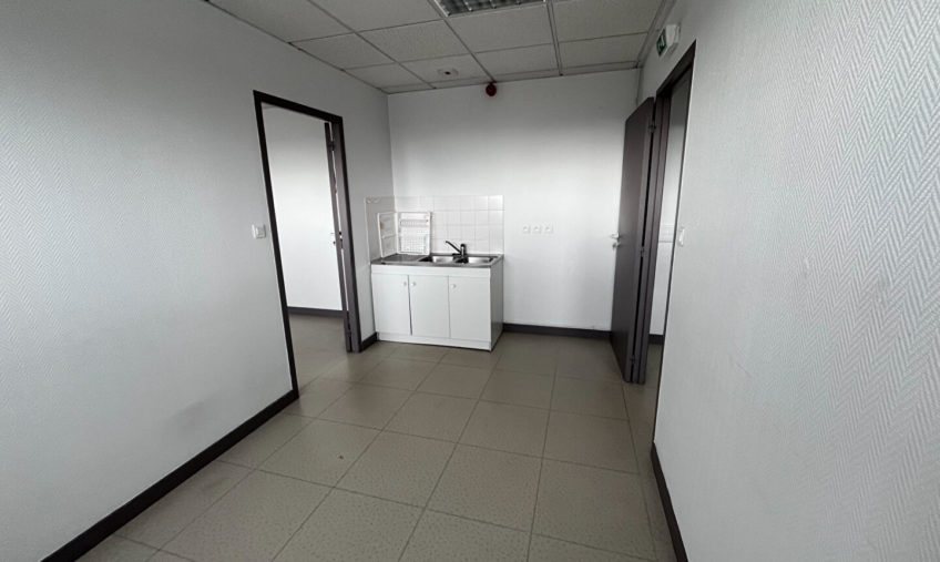 A LOUER – BREST KERGONAN – BUREAUX DE 160 M² - 1669