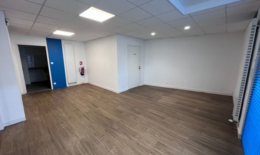 A LOUER – LANDERNEAU – LOCAL PROFESSIONNEL DE  70 M² - 1699