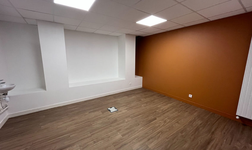 A LOUER – LANDERNEAU – LOCAL PROFESSIONNEL DE  70 M² - 1699