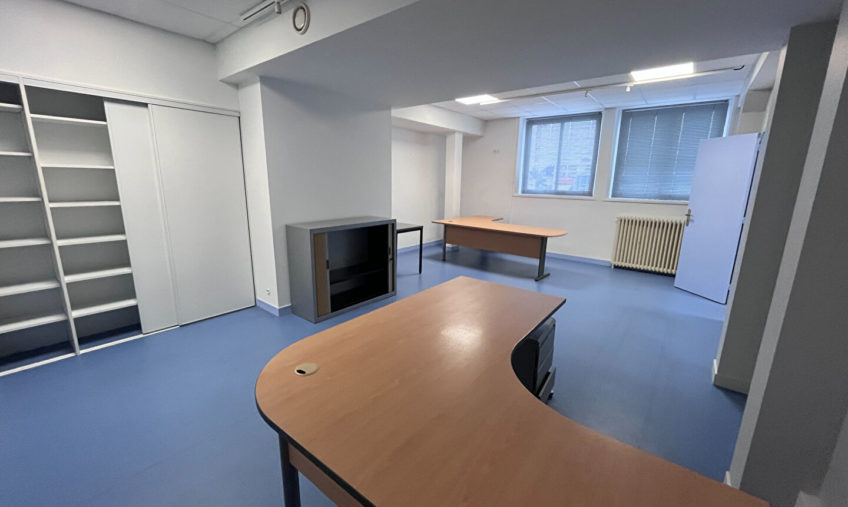 A LOUER – LANDERNEAU – PLATEAU DE BUREAUX DE 300 M² - 1701