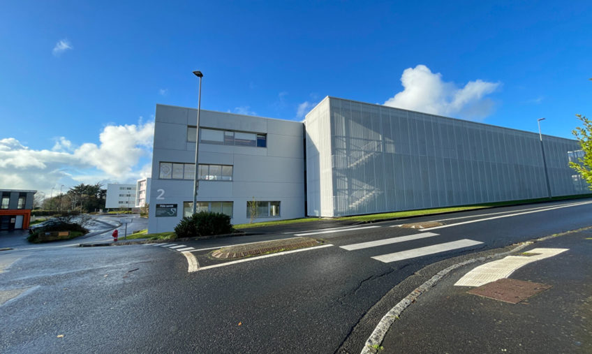 A VENDRE / A LOUER – LE RELECQ KERHUON – BUREAUX DE 157 M² - 1715