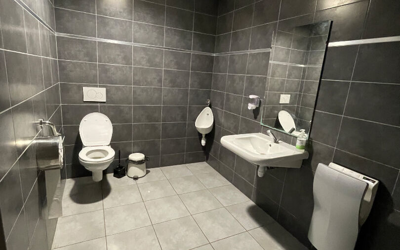 A LOUER CELLULE COMMERCIALE - 1723