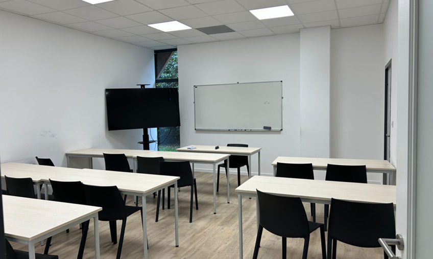 GUIPAVAS – AEROPORT – A LOUER PLATEAU DE BUREAUX DE 307 M2 - 1738