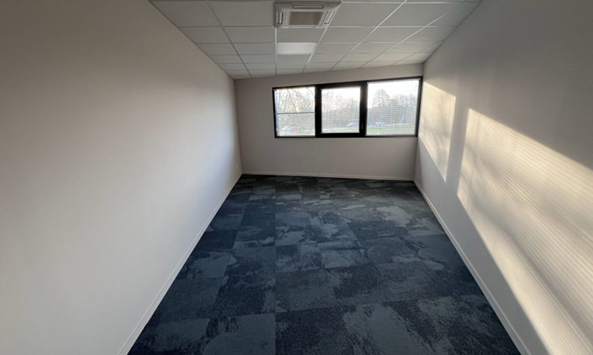 A LOUER – GOUESNOU – MESCADIOU – BUREAUX 270 M² - 1742